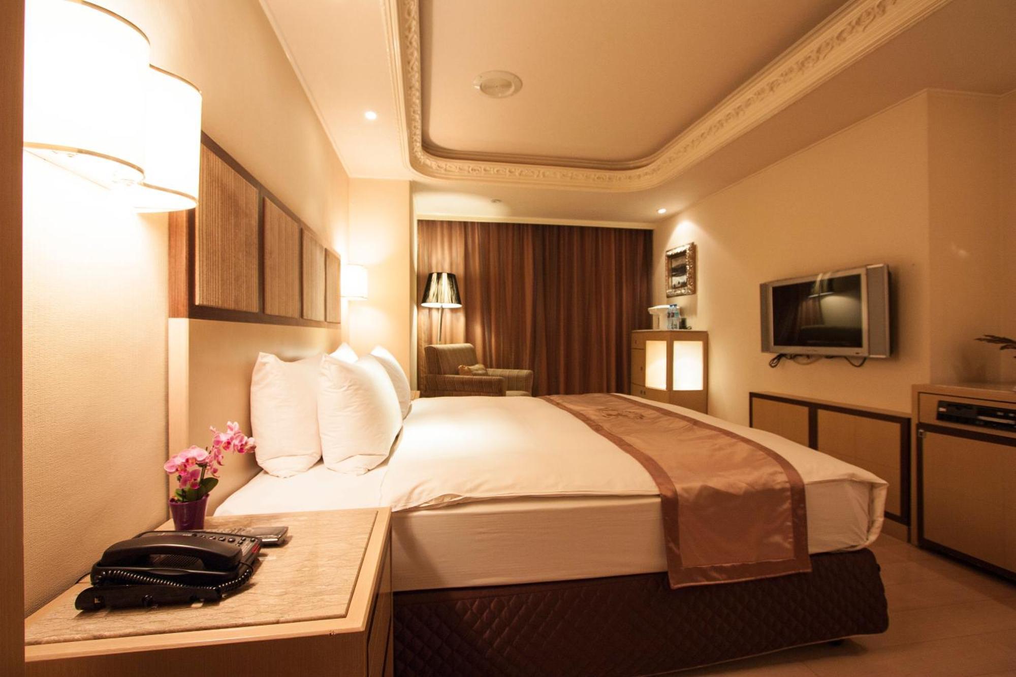 Taipei Charming City Hotel Bagian luar foto